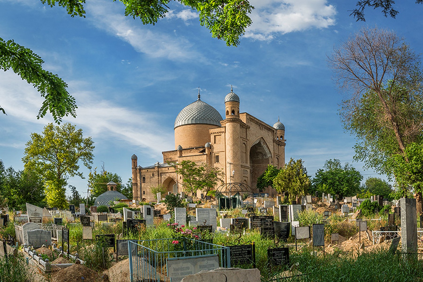 Das mittelalterliche Mausoleum von Zaynaddin-Bobo (14.–16. Jahrhundert)