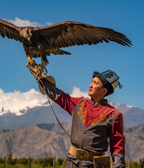 Eagle hunter, Issyk Kul